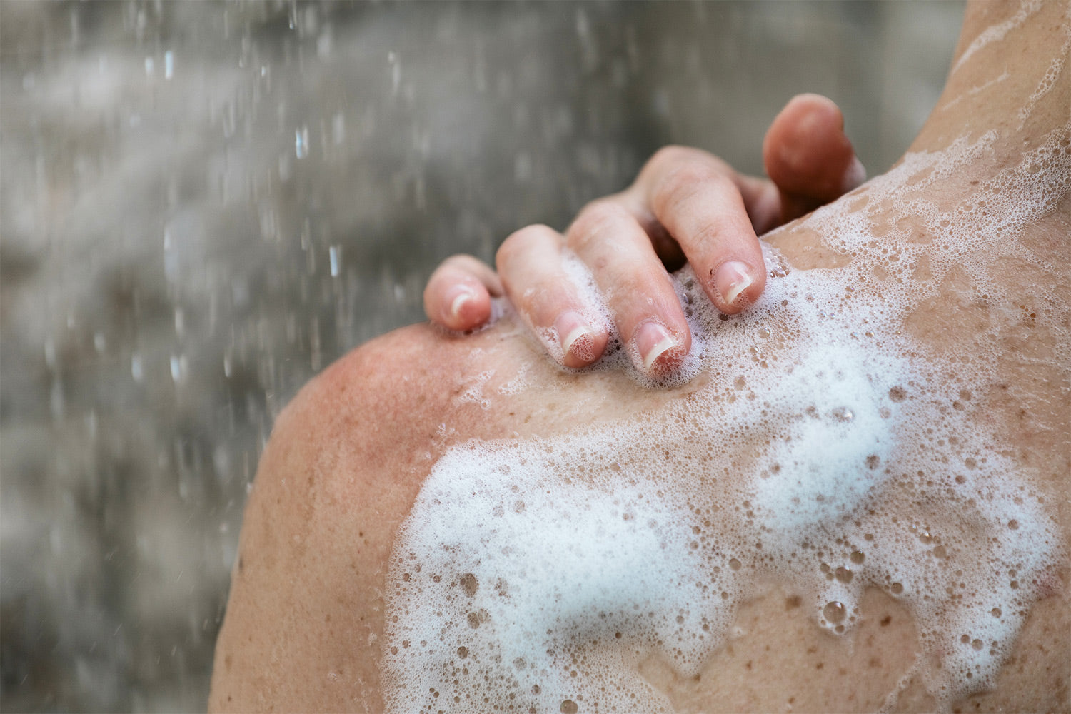 Was passiert, wenn man seinen Körper nicht mit Seife wäscht?