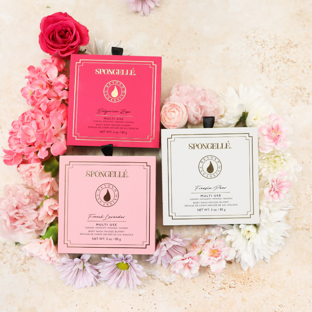 Angled front view with bag zipped and handles upright.