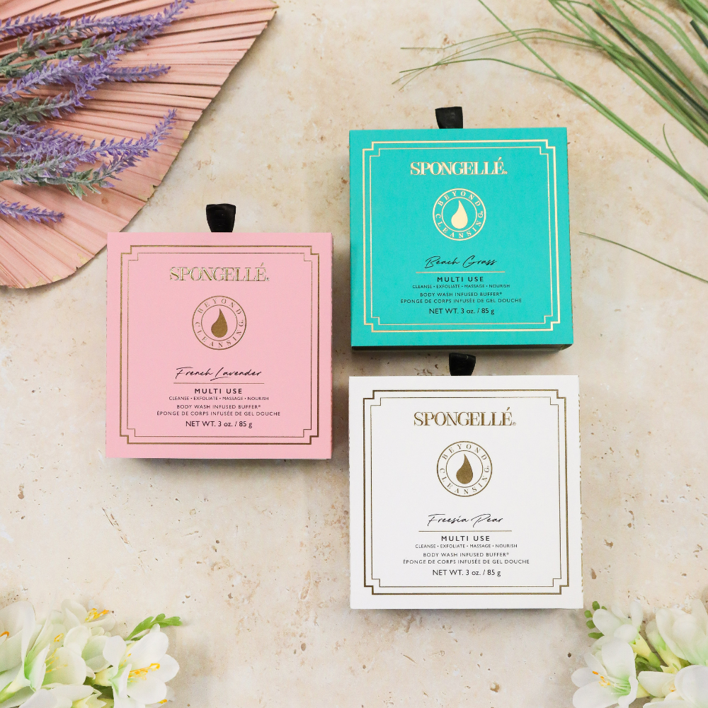 Angled front view with bag zipped and handles upright.