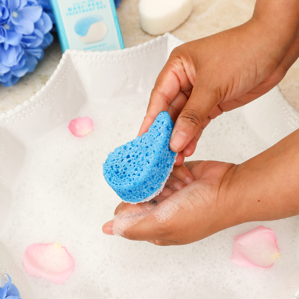 Angled front view with bag zipped and handles upright.